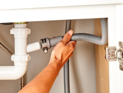 What working conditions are rubber drainage hoses suitable for?