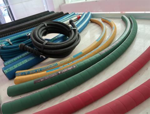 Production process of corrosion-resistant and high-temperature resistant hoses